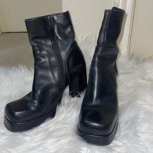 Vintage Y2K Steve Madden Shelly Square Toe Black Leather Platform Boots Size 7